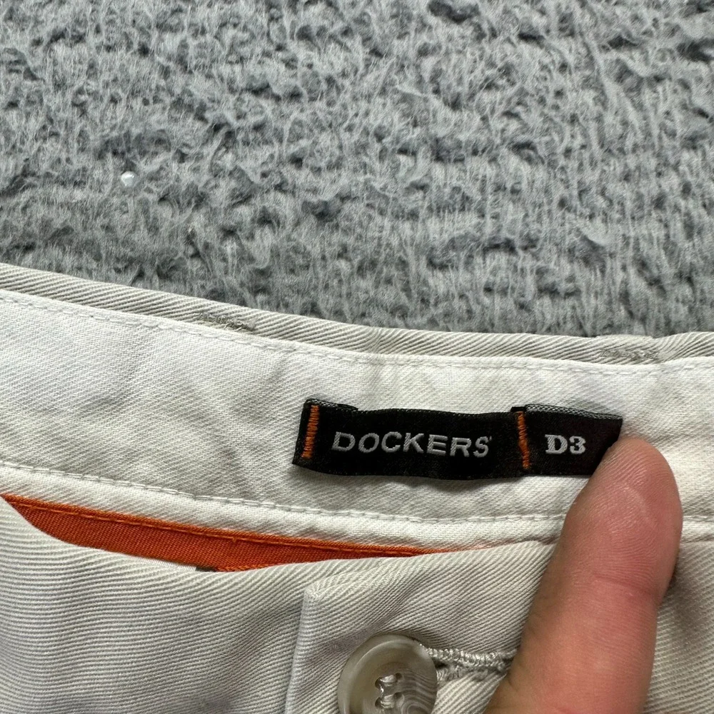 Dockers D3 Pant Mens 34x29‎ Beige Cotton Khakis Straight Leg Pleated Utility